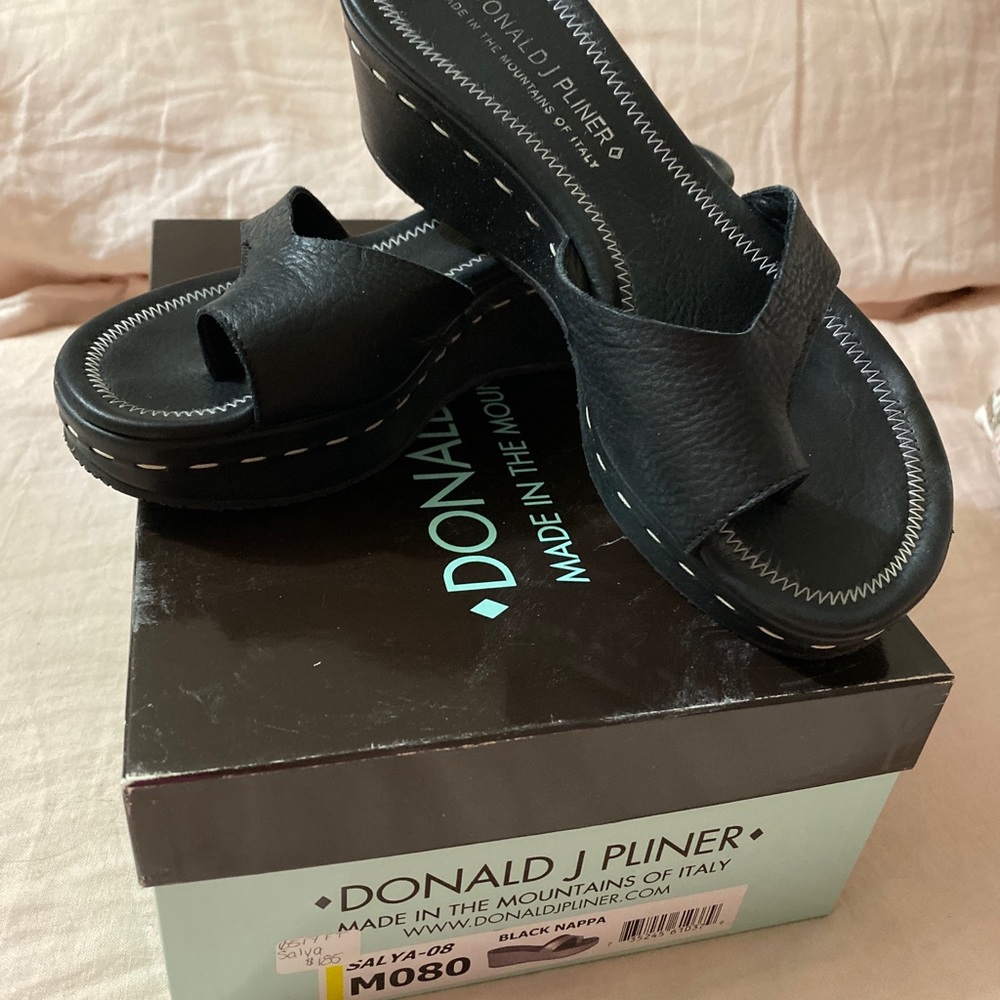 Donald Pilner sandals